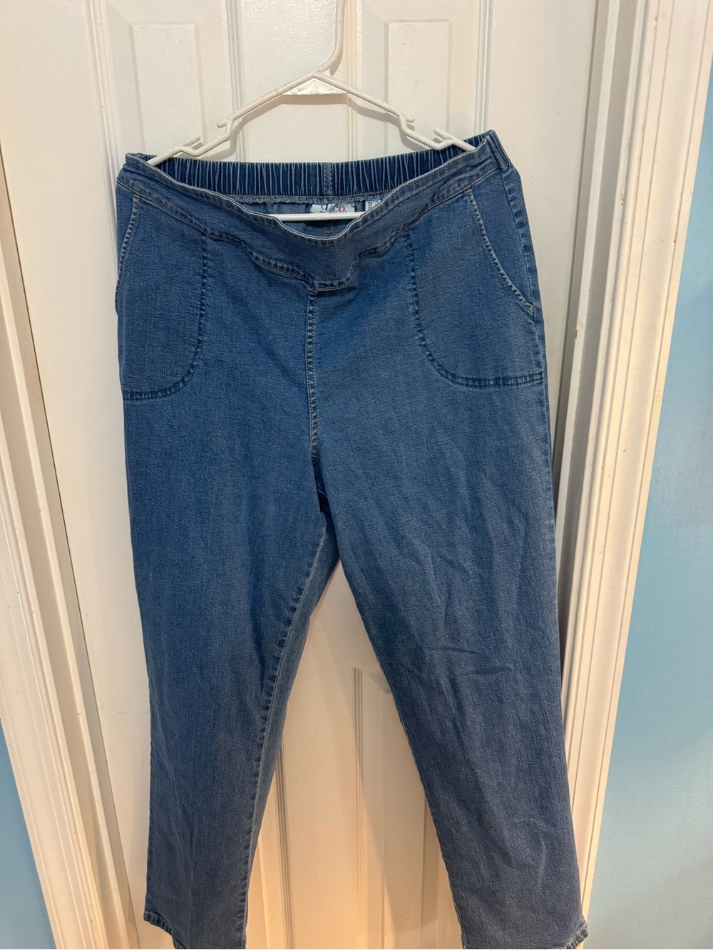 Stretch Skinny Denim Jeans in Medium Blue - Women
